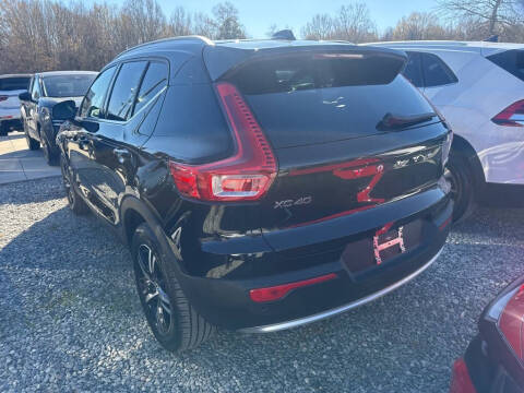 2025 Volvo XC40 B5 Core Bright Theme