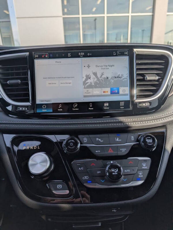 2026 Chrysler Pacifica Select
