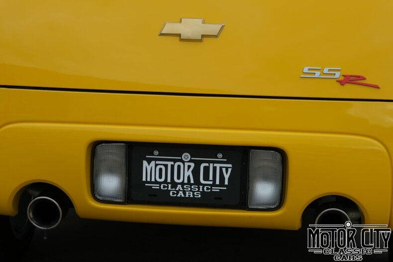 2004 Chevrolet SSR LS