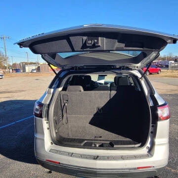 2017 Chevrolet Traverse LT