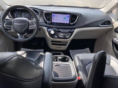 2024 Chrysler Pacifica Plug-In Hybrid Select