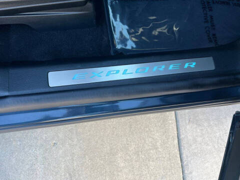 2023 Ford Explorer Hybrid Platinum