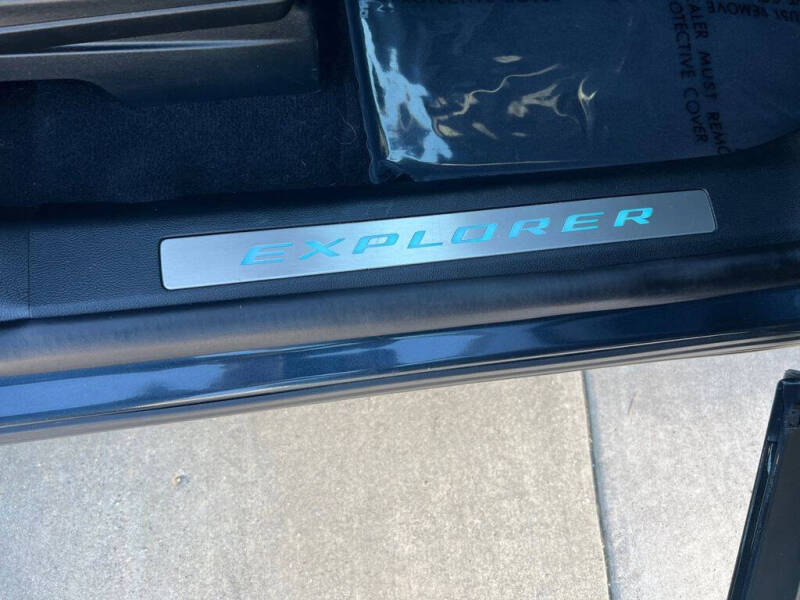 2023 Ford Explorer Hybrid Platinum