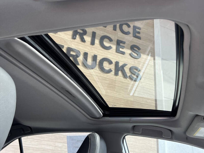 2019 Toyota Camry Hybrid XLE