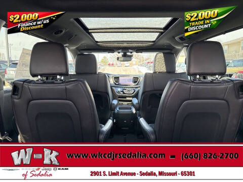 2026 Chrysler Pacifica Select