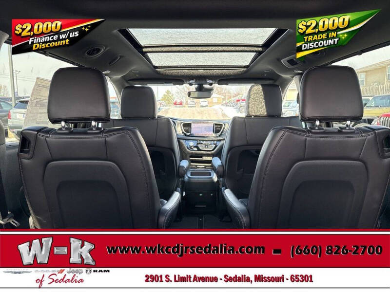 2026 Chrysler Pacifica Select