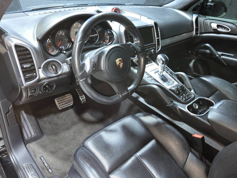 2013 Porsche Cayenne GTS