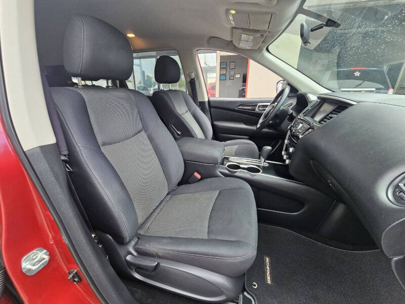 2017 Nissan Pathfinder SV