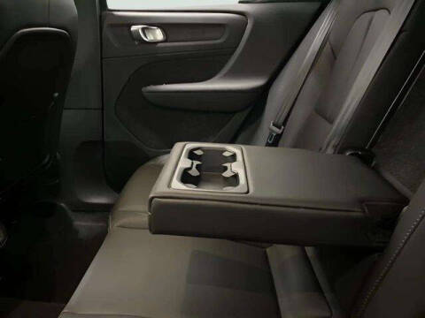 2025 Volvo XC40 B5 Plus Bright Theme