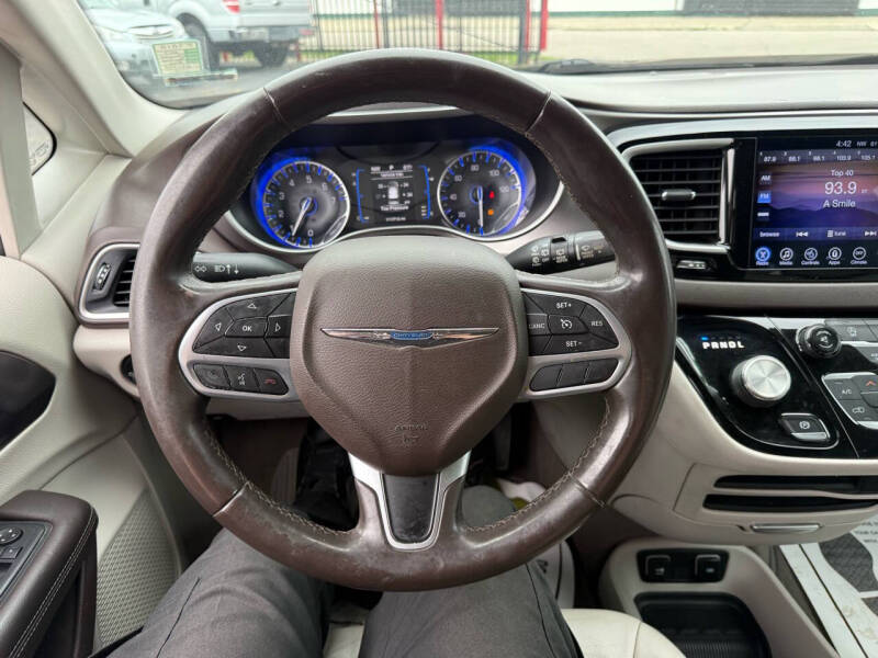 2017 Chrysler Pacifica Touring-L