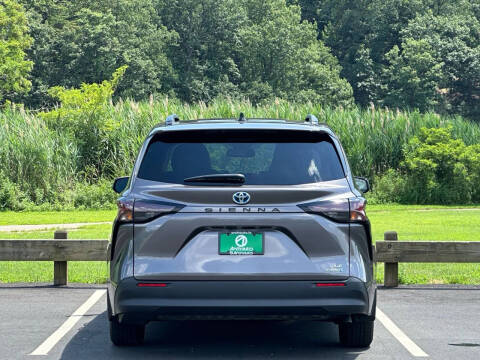2024 Toyota Sienna LE 8-Passenger