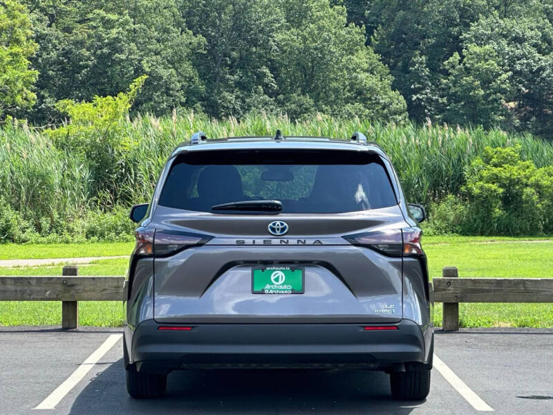 2024 Toyota Sienna LE 8-Passenger