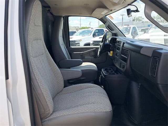 2025 Chevrolet Express 2500