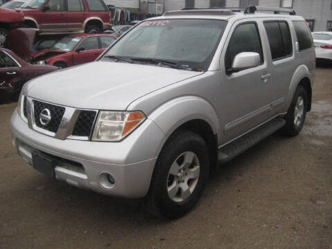 2005 Nissan Pathfinder for sale at CARZ R US 1 in Armington IL