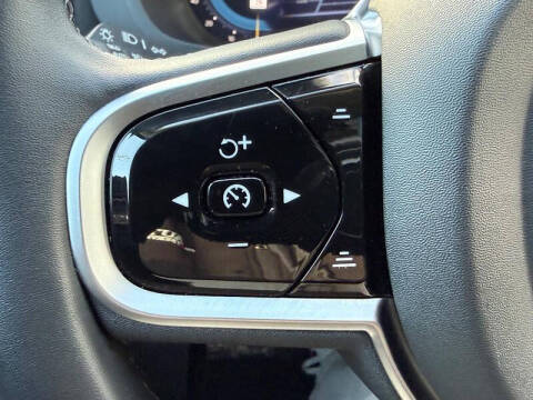 2025 Volvo XC60 B5 Plus Dark Theme