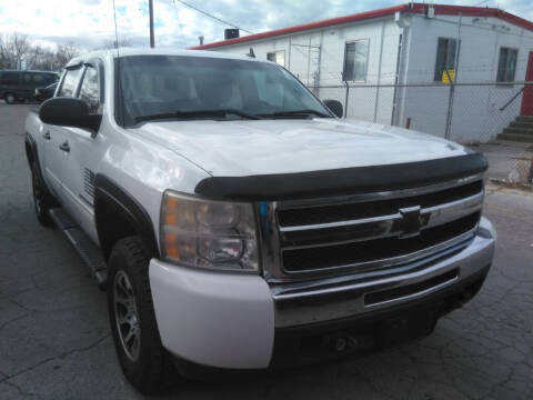 2010 Chevrolet Silverado 1500 for sale at ALVAREZ AUTO SALES in Des Moines IA