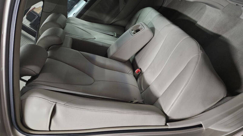 2009 Toyota Camry LE photo 34