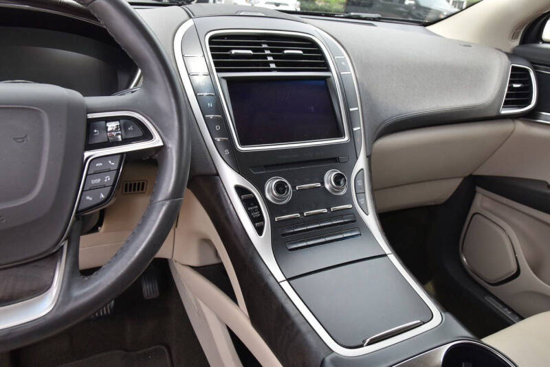 2019 Lincoln Nautilus Select