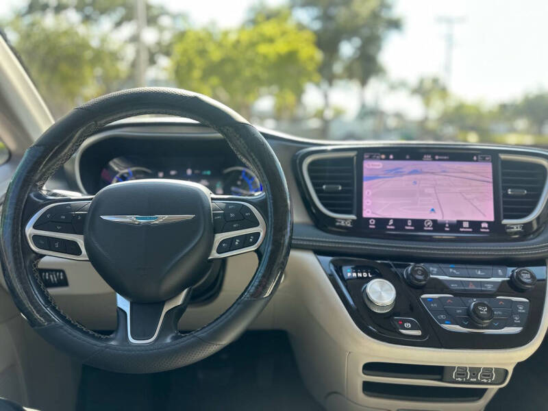 2021 Chrysler Pacifica Hybrid Touring L