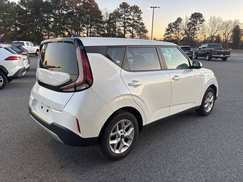 2024 Kia Soul LX