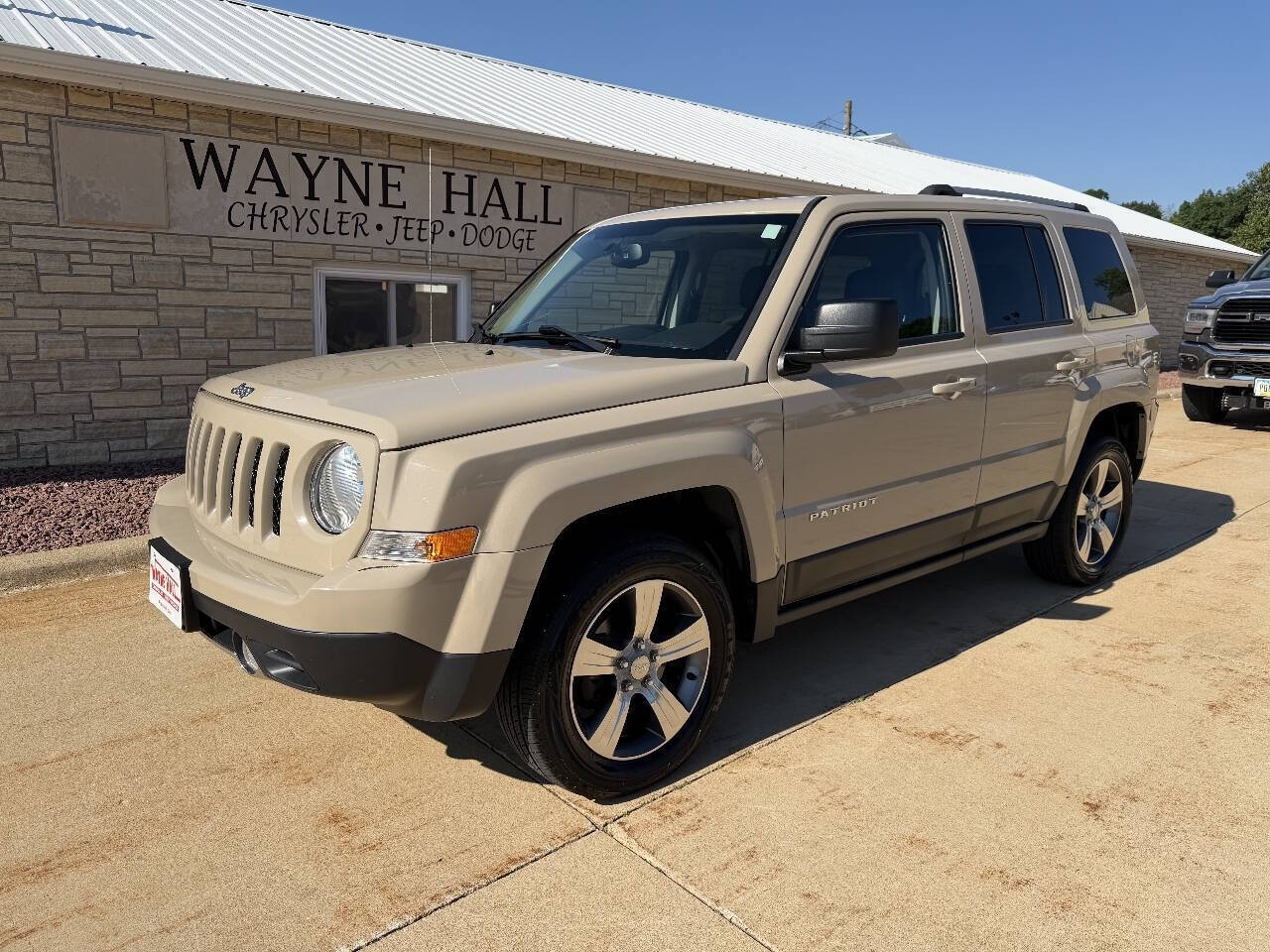 Mojave Sand Clear Coat 2017 Jeep Patriot SUV / Crossover Four-Wheel Drive 6-Speed Automatic