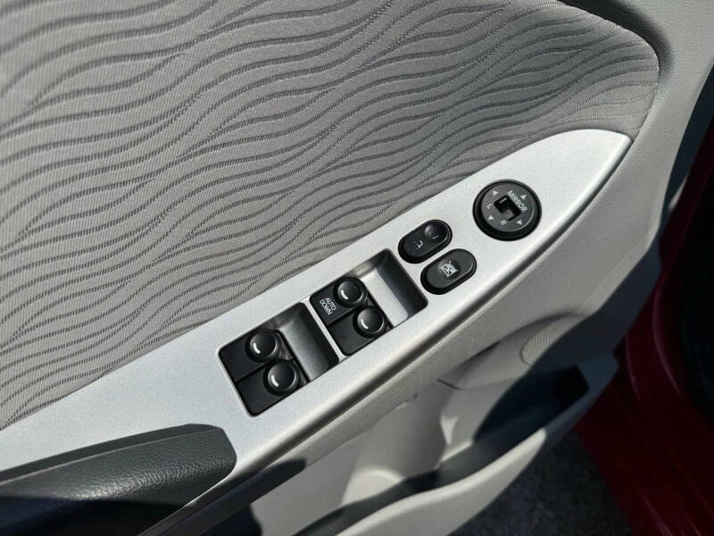 2013 Hyundai Accent GLS