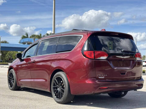 2017 Chrysler Pacifica Touring