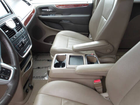 2013 Chrysler Town and Country Touring