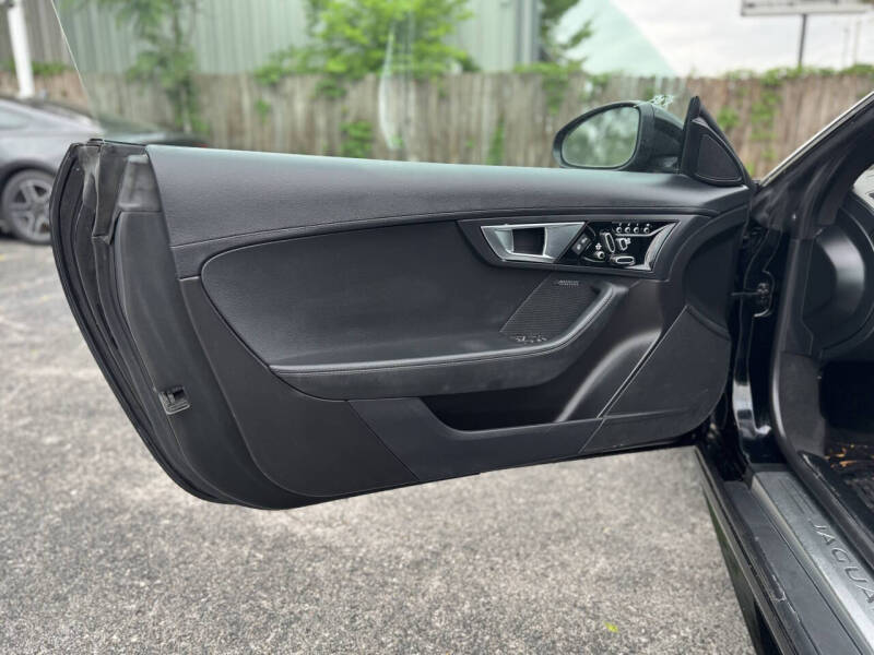 2017 Jaguar F-TYPE Premium