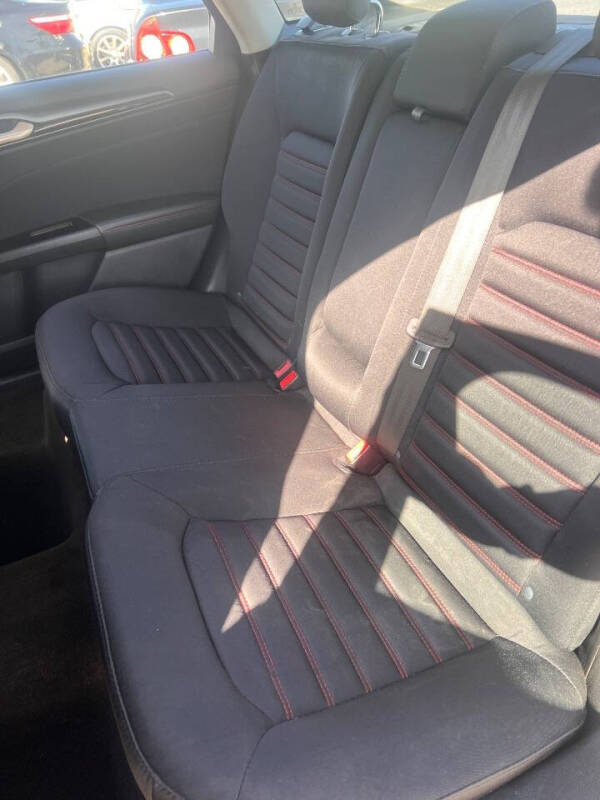 2016 Ford Fusion SE
