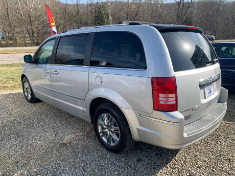 2008 Chrysler Town and Country for sale at Court House Cars, LLC in Chillicothe OH