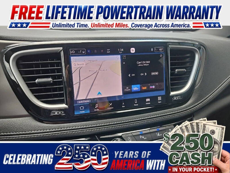 2027 Chrysler Pacifica Select