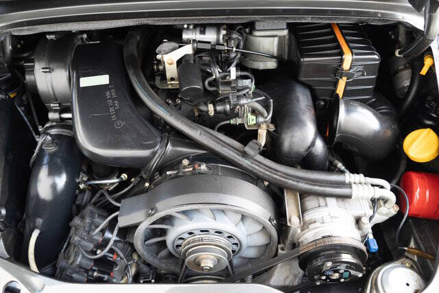 1992 Porsche 911 38