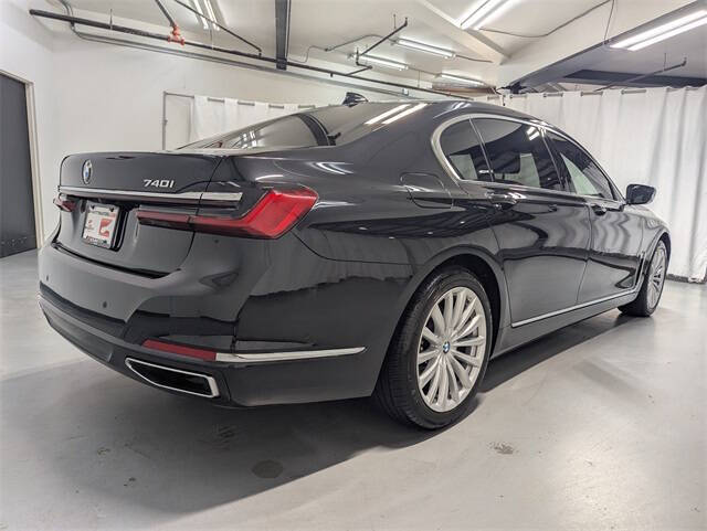 2022 BMW 7 Series 740i