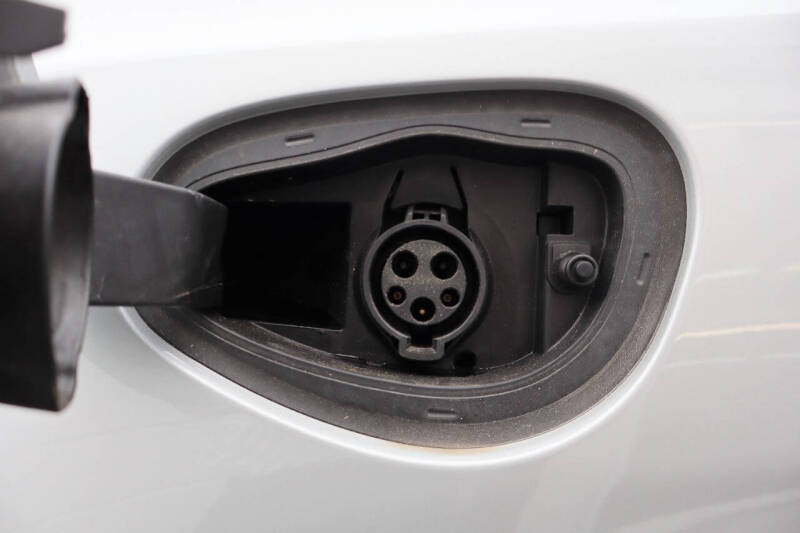 2024 Chrysler Pacifica Plug-In Hybrid Select