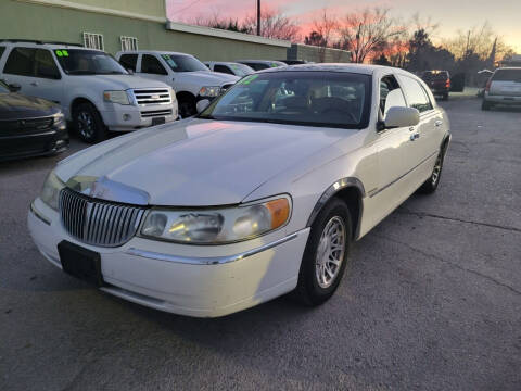 2002 Lincoln Town Car for sale at Texas Auto Credit LLC in El Paso TX