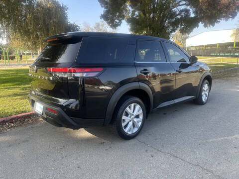 2022 Nissan Pathfinder S