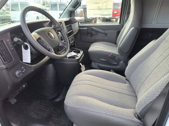 2025 Chevrolet Express 3500