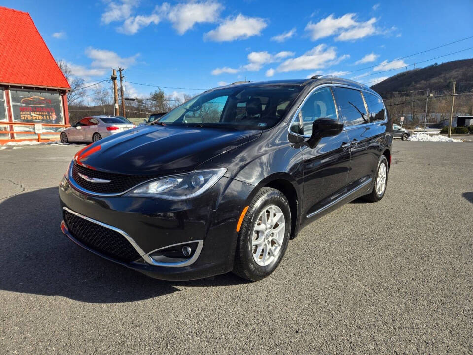 2020 Chrysler Pacifica Touring L's photo