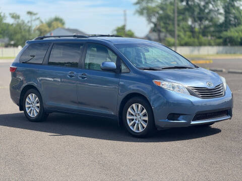 2017 Toyota Sienna LE 7-Passenger