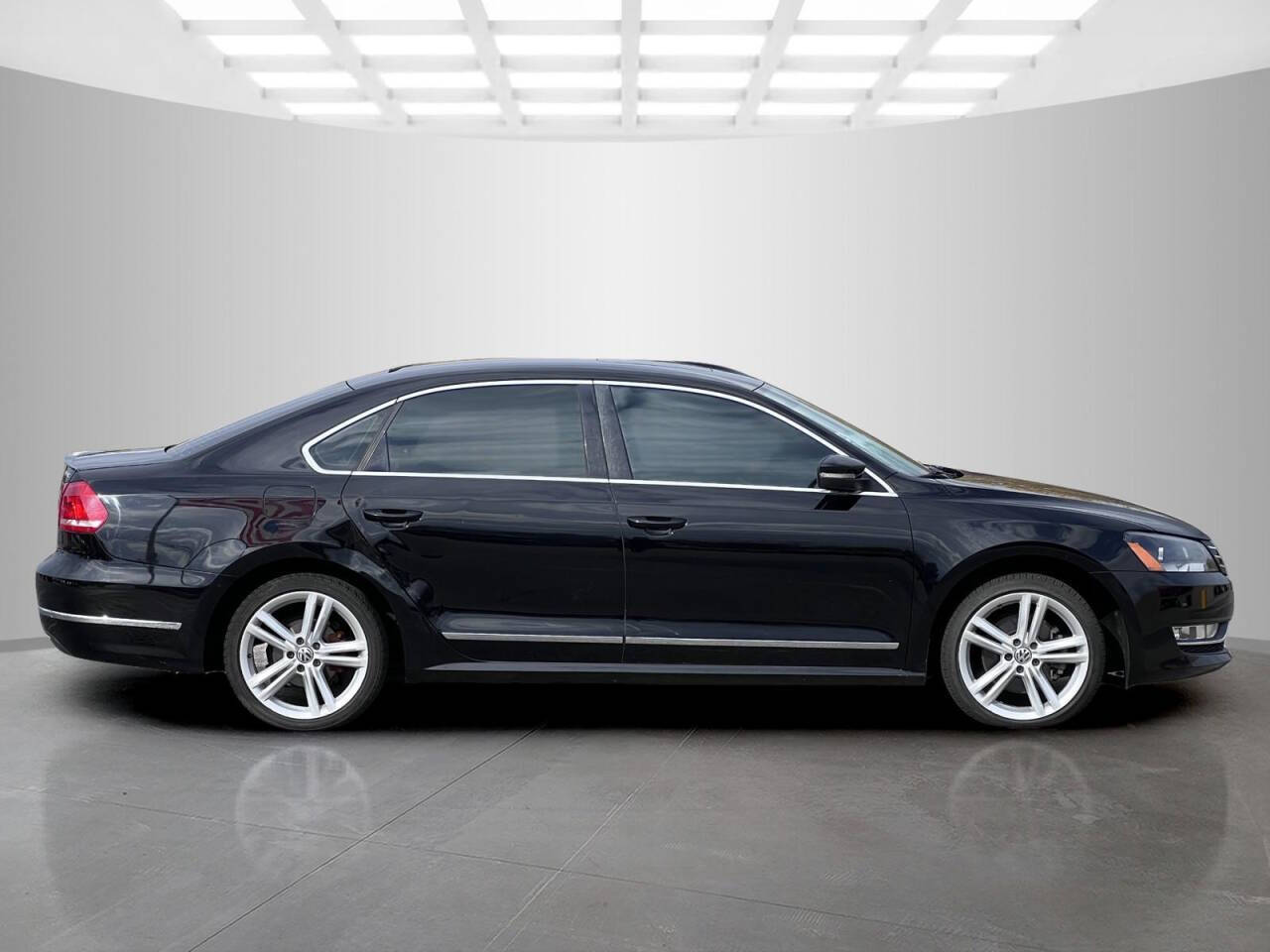 2014 Volkswagen Passat for sale at Used Cars Toledo in Oregon, OH