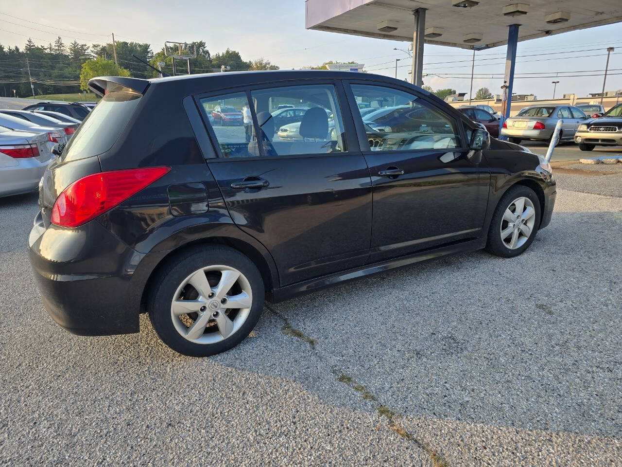 2011 Nissan Versa for sale at QUEENSGATE AUTO SALES in York, PA