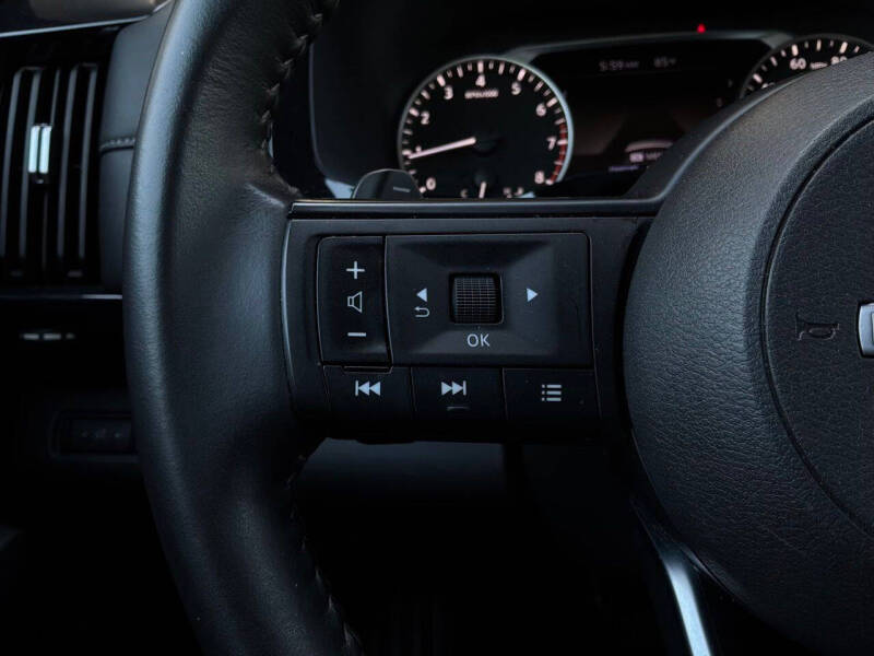 2025 Nissan Pathfinder SV