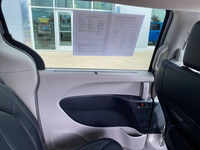 2024 Chrysler Pacifica Touring L