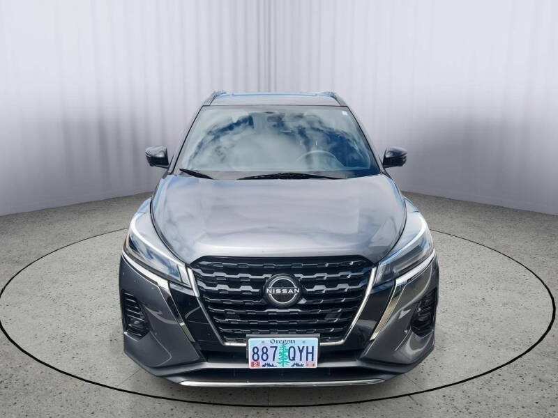 2022 Nissan Kicks SR