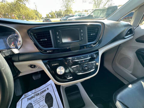 2017 Chrysler Pacifica Touring-L