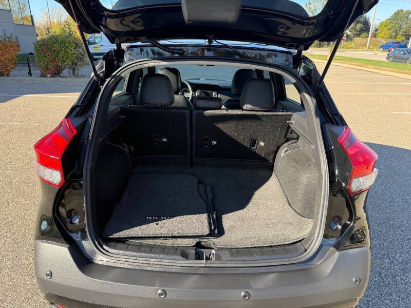 2020 Nissan Kicks SR