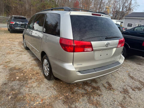 2004 Toyota Sienna LE 8 Passenger