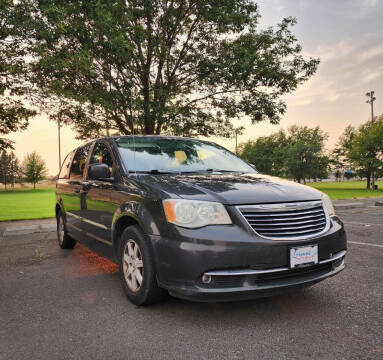 2012 Chrysler Town and Country Touring