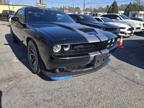 2015 Dodge Challenger for sale at North Georgia Auto Brokers in Snellville GA